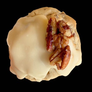 Giant Maple Pecan Cookie Recipe/Gourmet Cookie Recipe/Cookie/Desserts/Recipes imagem 4