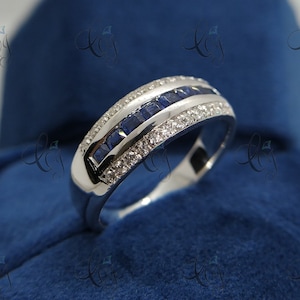 Men&#39;s 3.60 ct.tw Princess Cut Blue Sapphire and Round Cut Diamond Wedding Band Engagement Ring Gift For Him - Unique Mens Anniversary Ring