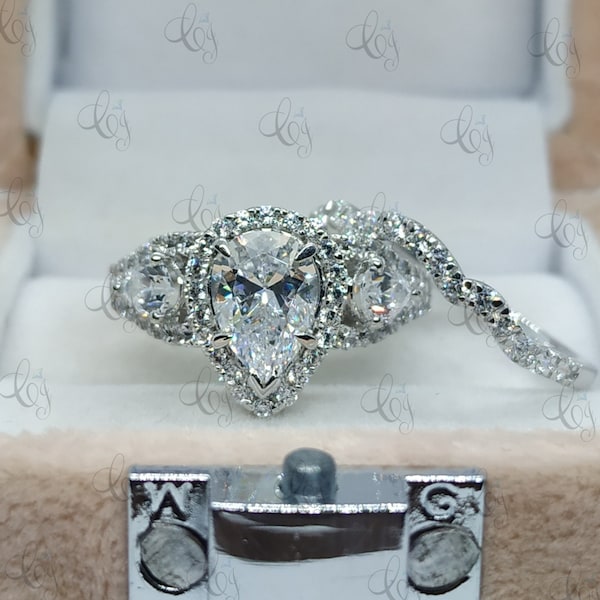 Anel de casamento de noivado de três pedras em forma de pêra 3,26 CT com faixa correspondente em prata esterlina 925 sólida para conjunto de noiva de casamento feminino