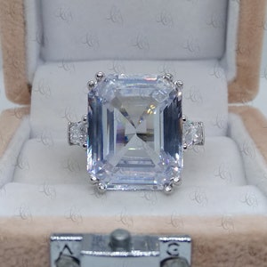 Awesome 75 Ct Large Emerald Three Stone Cocktail Party Ring 925 Sterling Silver For Women - Luxury Ring - Engagement Ring - Wedding Ring