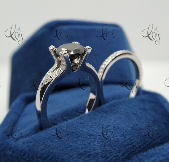 Blue Cubic Zirconia Band Ring Vintage Antique Sterling Silver Blue Cubic Zirconia Band Ring Vintage Antique Sterling Silver