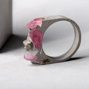 Brutalist grey concrete statement ring with pink tourmalin gemstone image 3