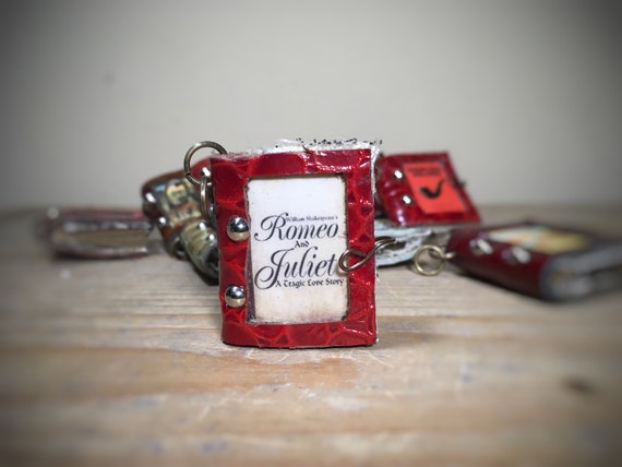 Miniature Bookromeo And Julietshakespearependanttragicromancefilmhandmademini Booknecklace - 