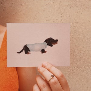 Postkarte "Dackel im Pullover" . Dackelliebe . Dackelblick . Hund . Hundemensch . Tiere in Kleidung . niedlich . süß rosa . Kaninchendackel