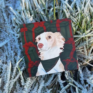 Kerstkaart *Kersthulpje*. Hond . Kerstmis . Geschenken. koest. Komst. Fijne vakantie. schattig