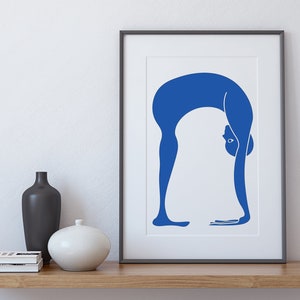 Posizione yoga Uttanasana, poster yoga, decorazione da parete yoga, stampa scandinava, poster minimalista, regalo per gli amanti dello yoga, poster blu, arte murale moderna