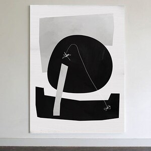 Puede incluir: Impresi&oacute;n de arte abstracto con un dise&ntilde;o en blanco y negro con un c&iacute;rculo negro grande y un rect&aacute;ngulo blanco. El fondo es blanco.