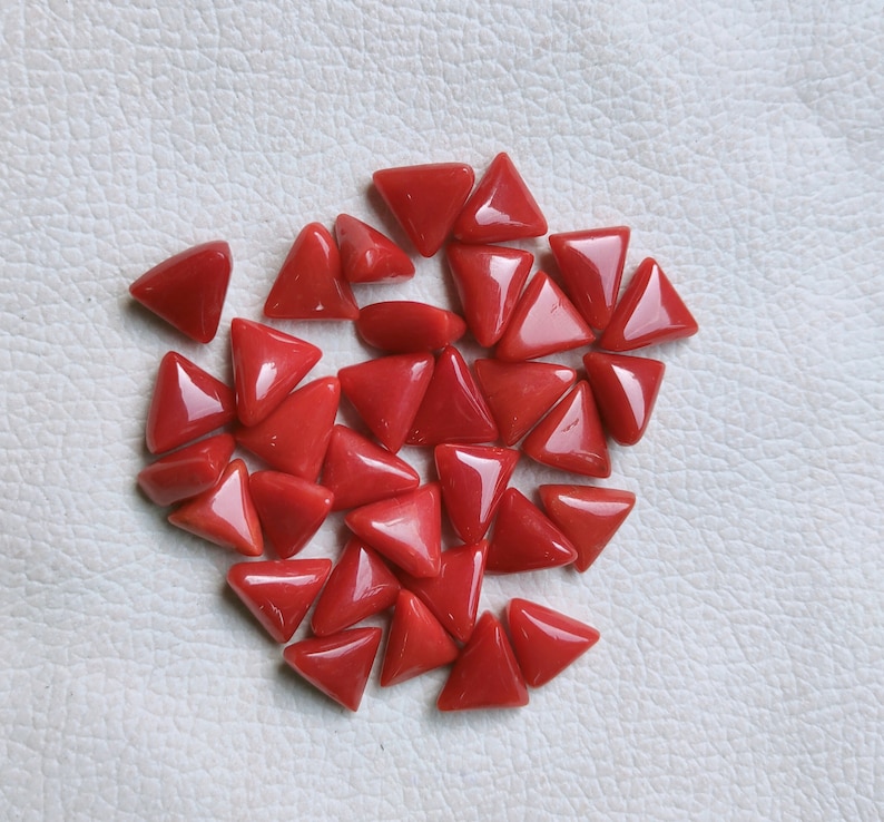 Top Quality Natural Coral 10x8-9x9 MM D774 4 Pieces Finest Quality 100/% Natural Italian Coral Cabochon Gemstone Red Coral Trillion Shape AA