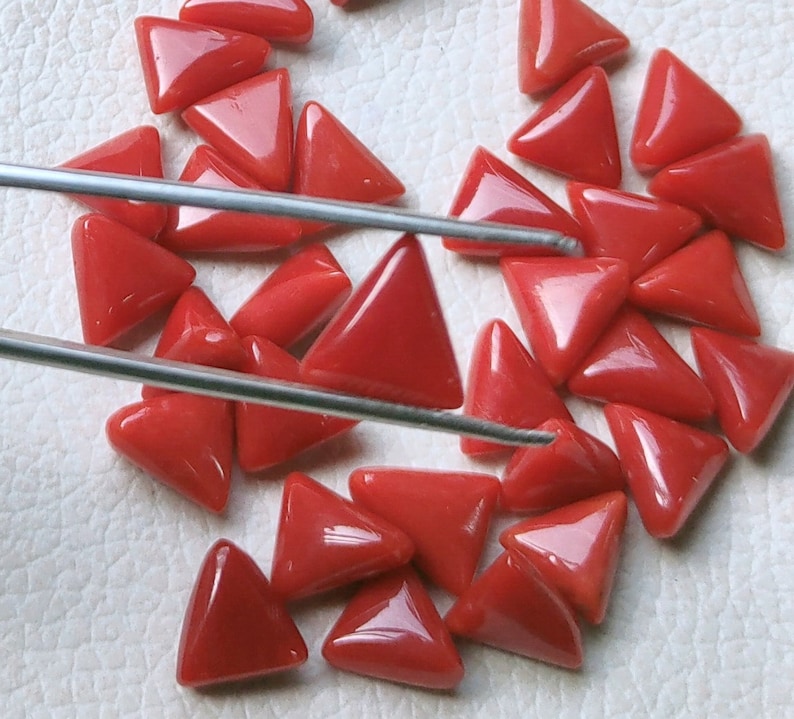 Top Quality Natural Coral 10x8-9x9 MM D774 4 Pieces Finest Quality 100/% Natural Italian Coral Cabochon Gemstone Red Coral Trillion Shape AA