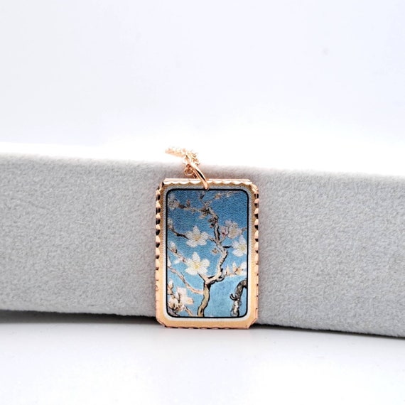 Collier Pendentif Lune Avec Cabochon Van Gogh Les Amandiers En Fleurs - Argenté, Verre, 51-55 Cm, Neuf
