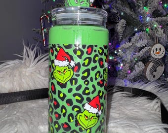20 Unzen Acryl Grün Grinchmas Snowglobe Becher. Passender Stroh Topper inklusive. Weihnachtstasse.