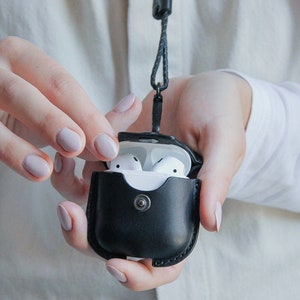 Étui en cuir AirPods avec collier