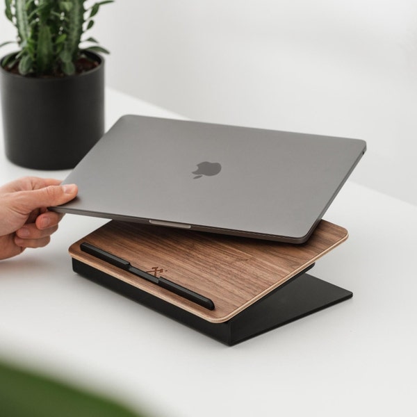 Laptop Ständer aus Holz für ergonomisches Arbeiten, Erhöhung für MacBook, Notebook - aus Walnuss- oder Eichenholz, Nachhaltig