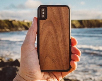 Sustainable cell phone case made of real wood - EcoBump