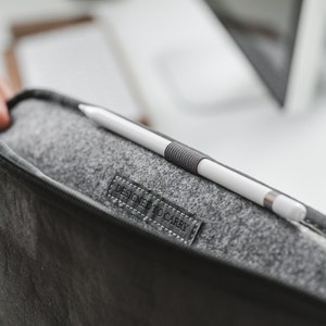 Nachhaltige Laptoptasche, MacBook Hülle aus Kraftpapier recycelbar Schwarz, Grau oder Braun 11-14 Zoll, 15-16 Zoll Bild 4