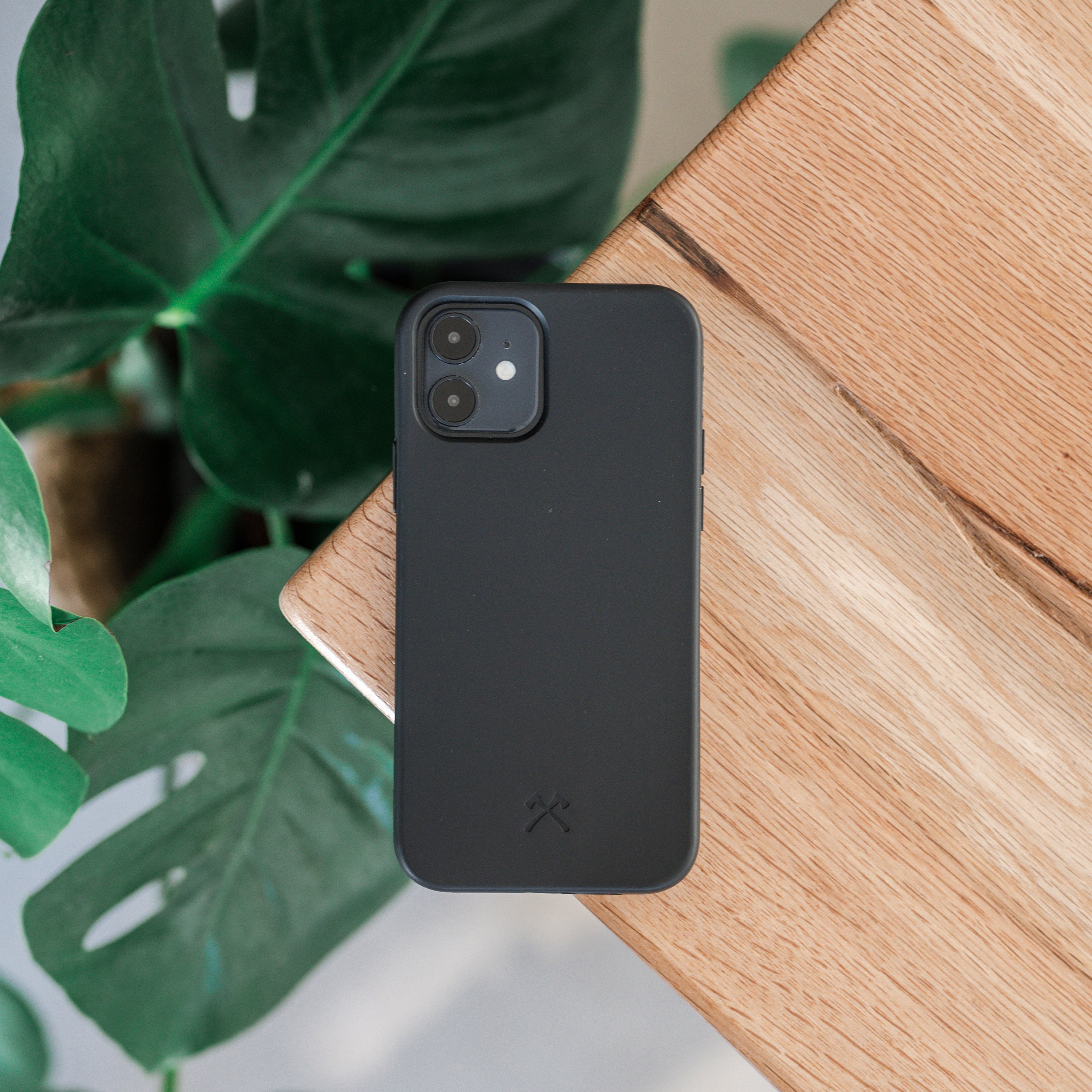Woodcessories - EcoFriendly, sustainable iPhone case - biodegradable and recycled - black