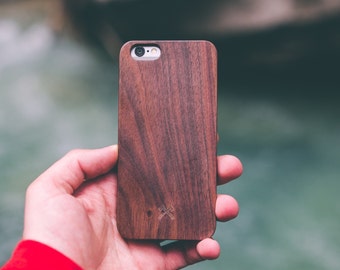 Sustainable cell phone case made of real wood