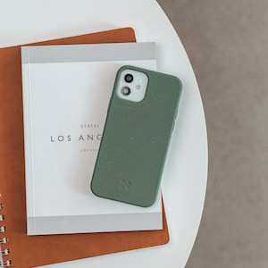 Sustainable iPhone case midnight green