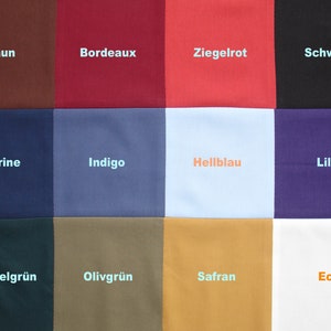 Puede incluir: Una carta de colores con 12 muestras de tela, cada una etiquetada con una palabra alemana para el color. Los colores son: marr&oacute;n, burdeos, rojo teja, negro, azul marino, &iacute;ndigo, azul claro, lila, verde oscuro, verde oliva, azafr&aacute;n y crudo.