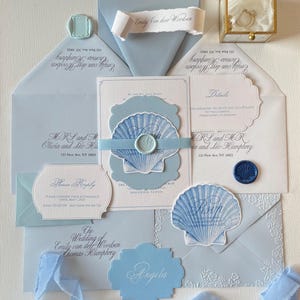 Faire-part de mariage coquillage bleu Sea Beach, invitation écusson de mariage, bord de mer aquarelle, bleu myrtie, bleu poussiéreux Custom et ruban, cire