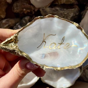 Segnaposto a forma di conchiglia di ostrica | Biglietti da visita per matrimonio | Segnaposto a forma di ostrica | Decorazioni per matrimonio in oro | Matrimonio con perle | Ostrica | Bomboniera per matrimonio con conchiglia