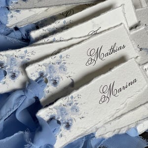 Segnaposto blu | Nome Blu polvere | Segnaposto per matrimonio | Bordo frastagliato | Decorazione per matrimonio bianca | matrimonio italiano | carta fatta a mano