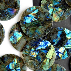 Posavasos redondos de piedra preciosa de labradorita natural, posavasos de resina epoxi, posavasos de cristal azul fuego, juego de regalos decorativos de 4 pulgadas