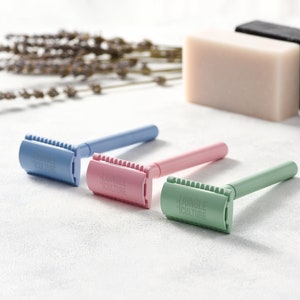 Reusable Safety Razor and Stands in Pink Blue Green Womens Female Ladies Girls Razor Set Double Edge Blades Sustainable Zero Waste Shaving Sustainable Gift Mens Shaver DE