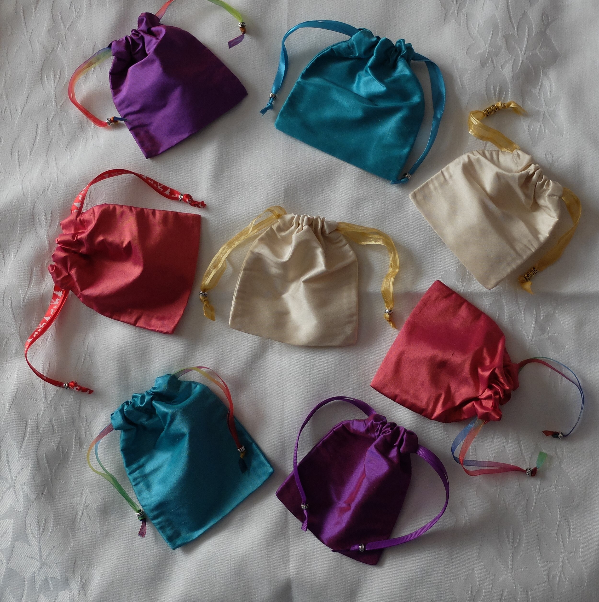 Silk Jewelry Pouches, Silk Sari Pouches, Jewelry Gift Pouches, Colorful  Pouches, Packaging Gift Pouches, Silk Fabric Gift Pouch 