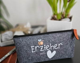 Erzieher Abschiedsgeschenk Stifte Etui, Filz Mäppchen für Erzieher in 2 Farben grau und schwarz, praktische Tasche für Stifte oder Ladekabel