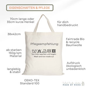 Produkteigenschaften für Taschen. Materialstärke 150g/qm die standard Taschen und 250 g/qm der Shopper. OEKO-TEX Standard 100, Bio Fairtrade Baumwolle. Aufdruck ökologisch unbedenklich. Tasche lauwarm per Hand waschen, nicht in den Trockner geben.