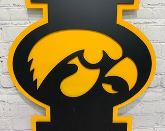 Iowa Hawkeyes "I" with Herky