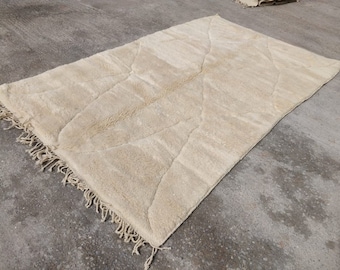Tapis de laine marocain blanc cassé 5&#39;2&quot;x8&#39;6&quot;, tapis Beni Mrirt, Snelle hap