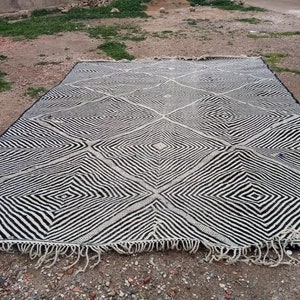 Moroccan Kilim Rug -Gray and White Zanafi Pattern Flatweave