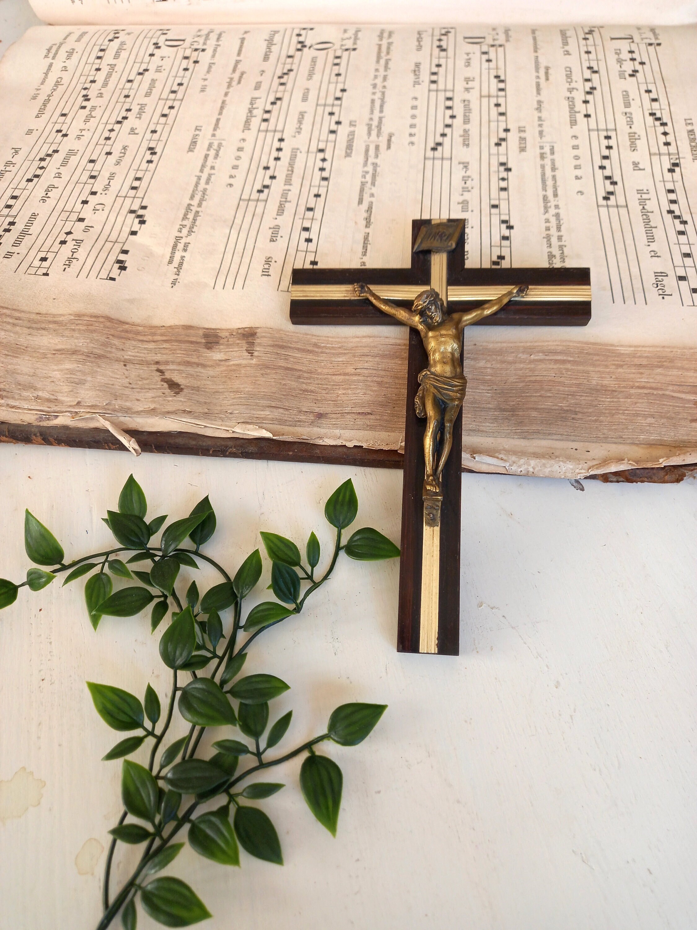 Crucifix Mural 8 Gold Cross - Crucifix Moderniste France en Bois Massif & Métal Vintage Décoration M