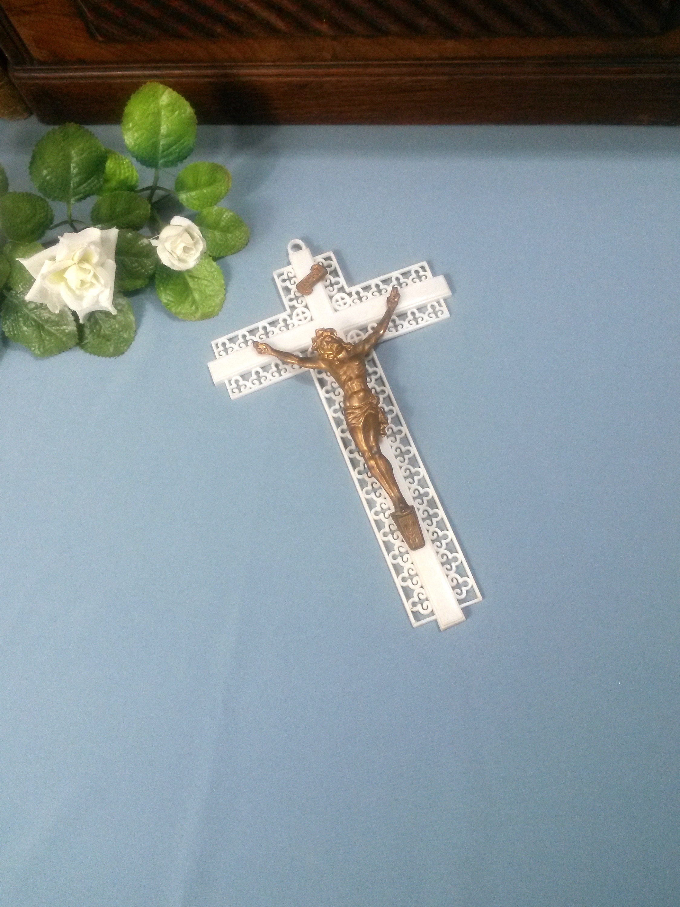 Crucifix en Plastique Vintage - Décor Religieux Des Années 1980 Fournitures d'artisanat Catholique A