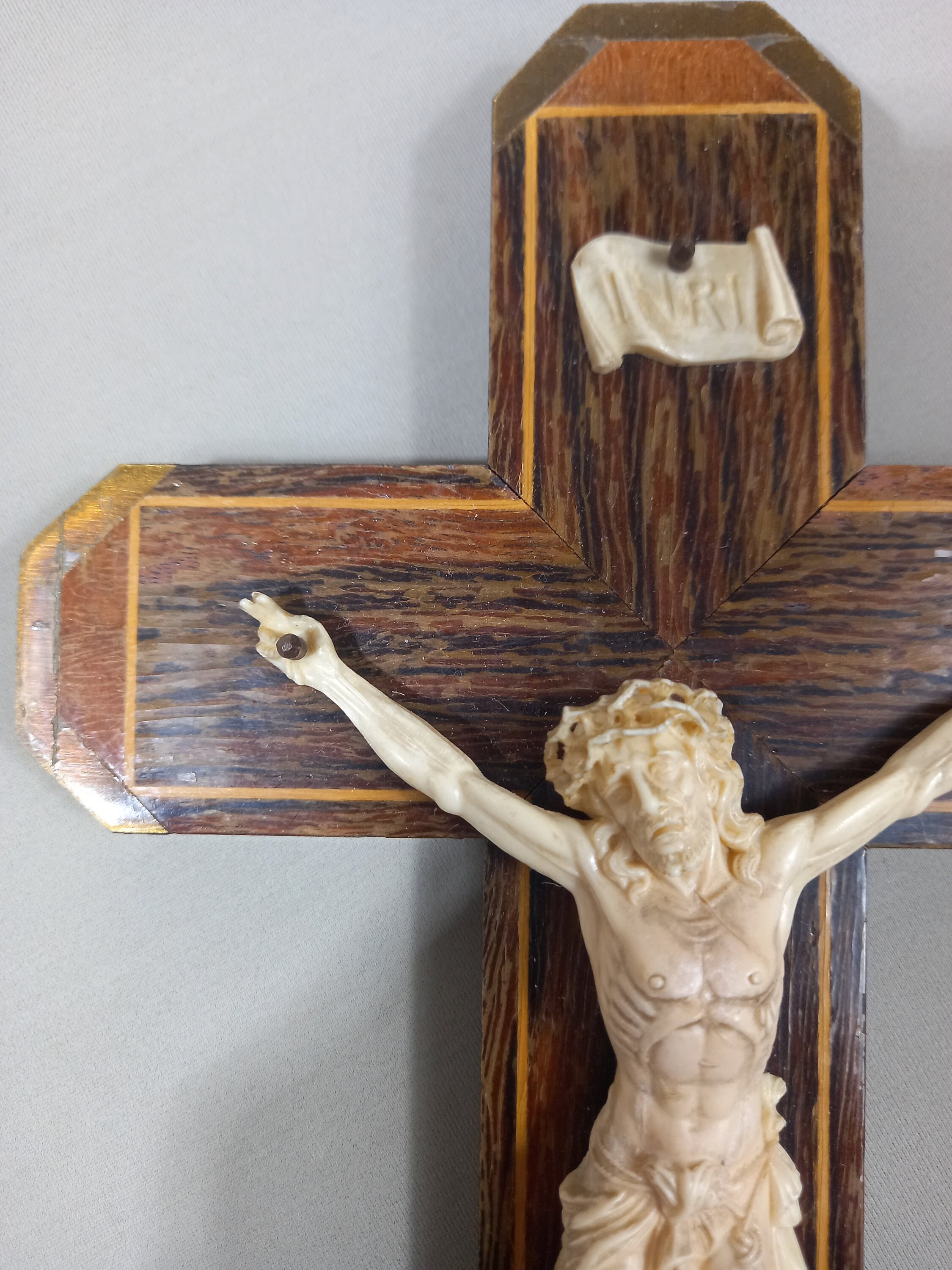 10 Antique Celluloid Statue Crucifix France - Icône de Crucifixion Jésus à Pointe Cuivre Vers Les An