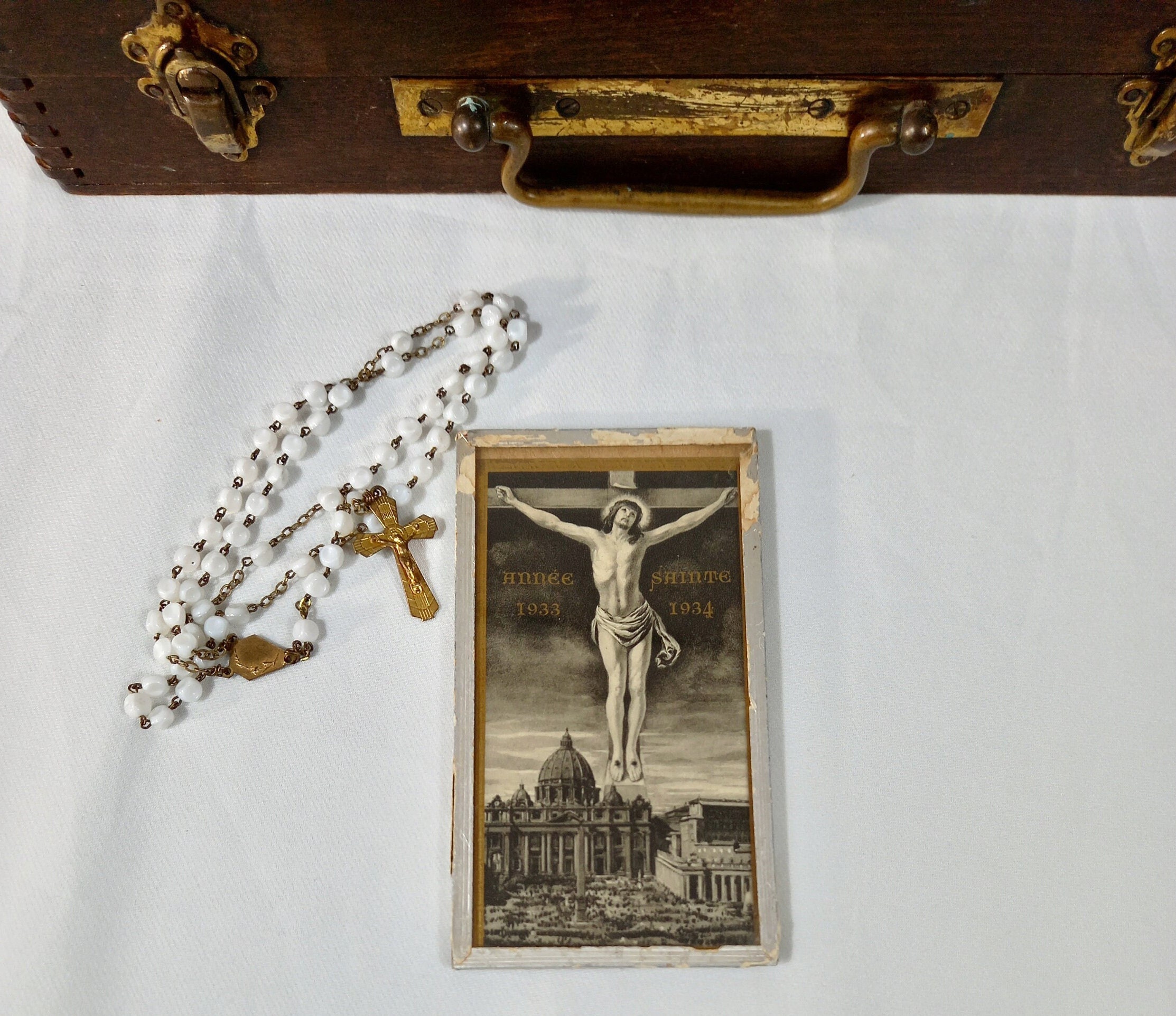 14 White Communion Rosary & Crucifixion Picture - Vintage Jesus Print France Français Gift