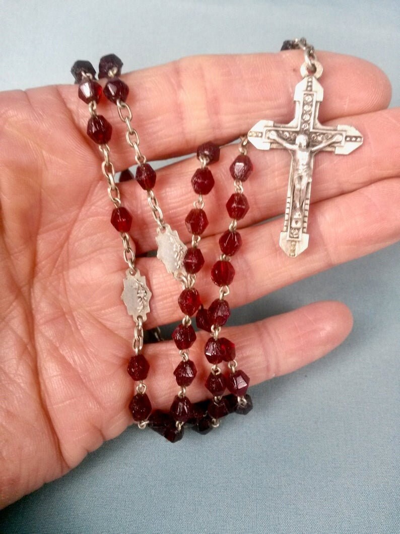 17.5 Rosaire Rouge Foncé - Catholique France Cerise Au Cas Où Spécial Don Du Religieux Jewell