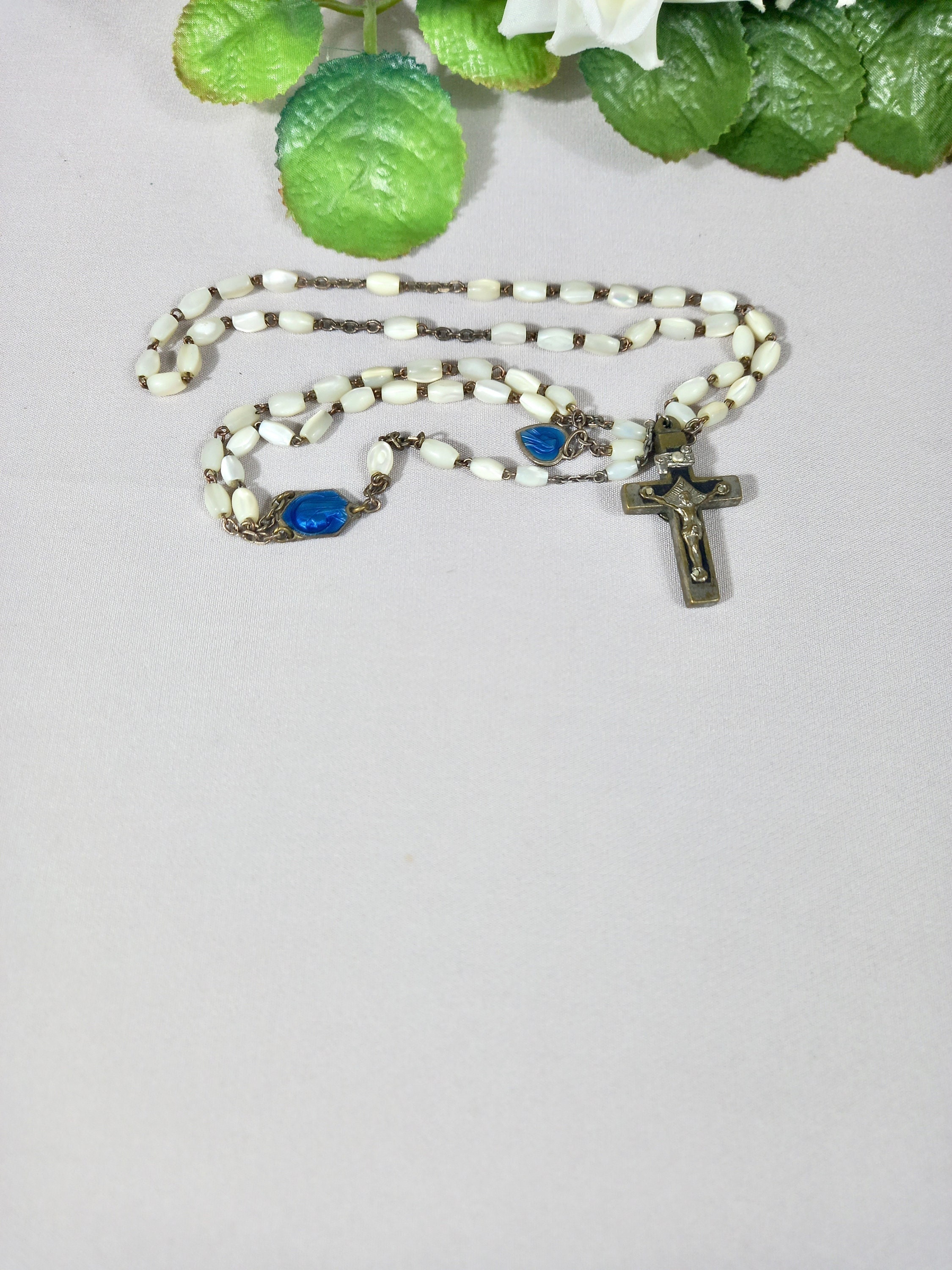 Rosaire de Lourdes Blanches 18 - Chapelet Perles de Coquillage France Collier Rosaire Médaillon Lour