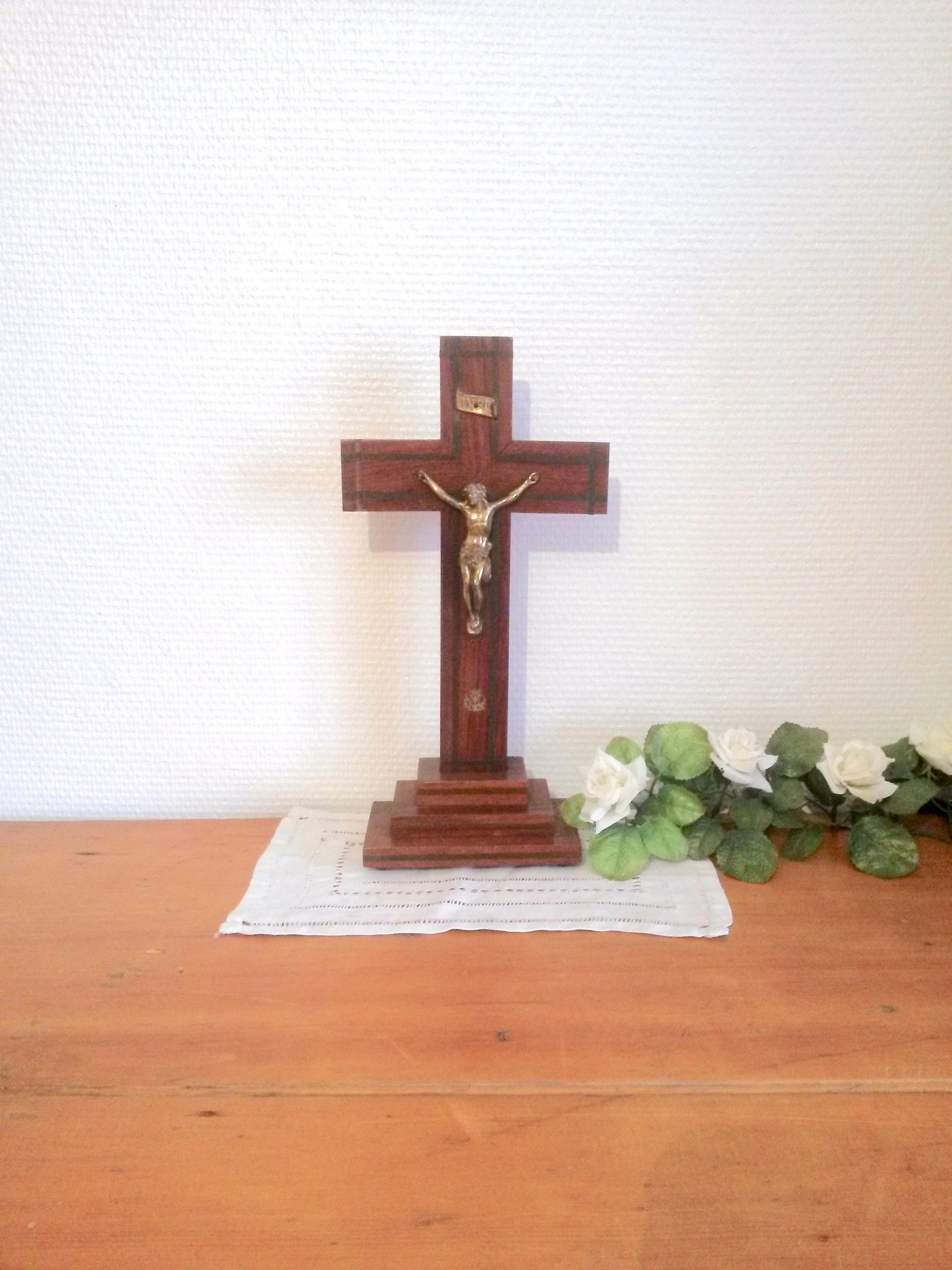 Crucifix Vintage Autonome 13 - Croix en Bois Imparfaite Autoportante Jésus-Christ Mantle Shrine Fran