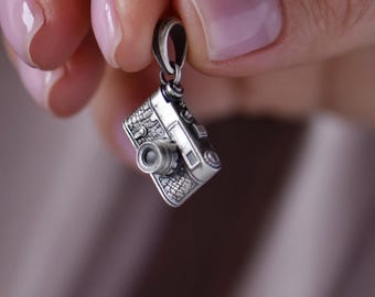 Kamera-Anhänger aus Sterlingsilber: Handgemachte Unisex-Halskette