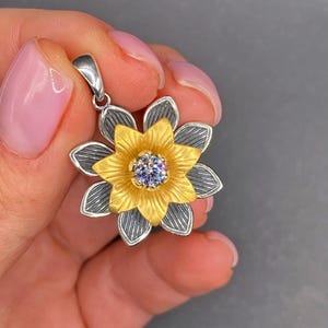 Collar con colgante de loto, dije de plata de ley y oro con circonitas, joyería de mindfulness, regalo de yoga y meditación.