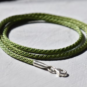 Silk lace with silver 925 clasp, Olive