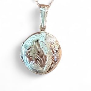 Etched Silver Round Locket Necklace in 925 Sterling Silver • Personalized  Gift for Borthday or Anniversary