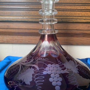 THISTLE PLATINE WINE DECANTER WITH A HANDLE