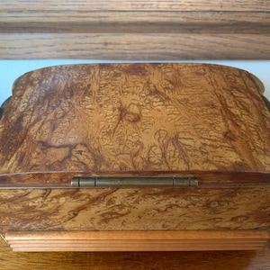 Dispenser di sigarette Art Deco Burr Walnut - Scatola di sigarette Art Deco / Scatola di sigari - Scatola di noce Burr - Scatola di legno vintage - Scatola antica