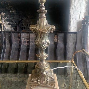 Lámpara de mesa vintage de latón, lámpara de mesa vintage de estilo imperio rococó, lámpara de mesa vintage de latón fundido, lámpara de mesa grande de latón fundido ornamentada