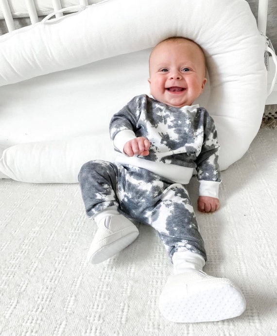 Pretty top baby clothes
