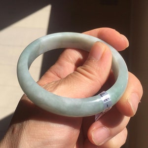 53,5 mm zertifiziert 100% natürlich Typ A hellgrün weiß blau Jadeit Jade Armreif BQ22-3791